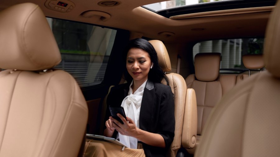 VIP and Customized Travel Experiences with Tuya Tour Transport